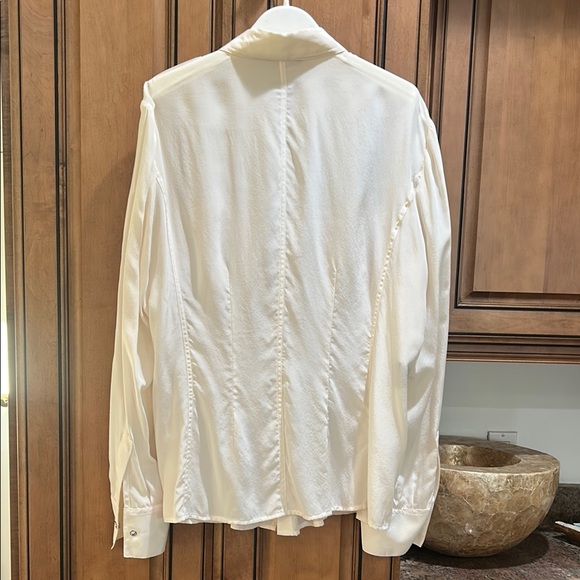 Carlisle Women's silk Cream snap closure Blouse - Picture 5 of 5